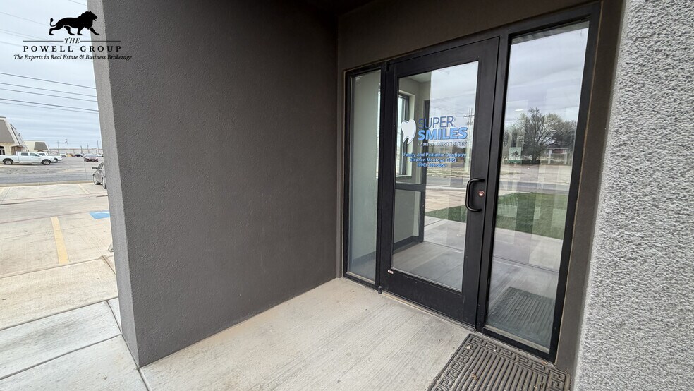 More Photos Of 2615 W 24th St, Plainview Medical For Sale