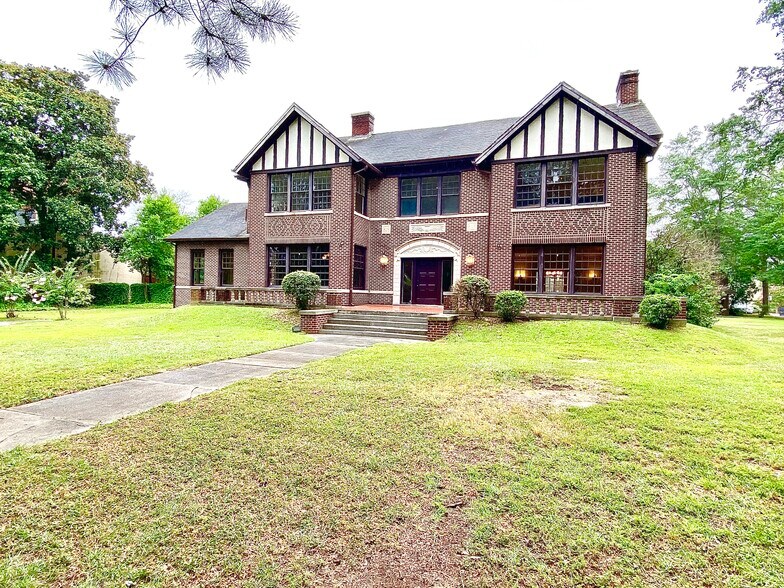 Primary Photo Of 219 N Broadway St, Tupelo General Retail For Lease