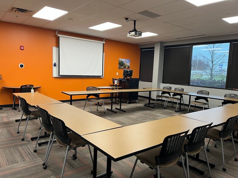 More Photos Of 10765 Lantern Rd, Fishers Office For Lease