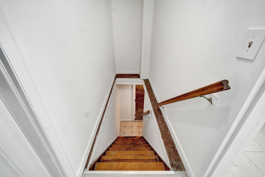 More Photos Of 230-02 S Conduit Ave, Jamaica Convenience Store For Sale