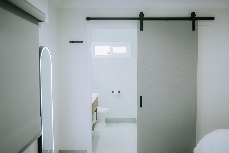 More Photos Of 1107 N Broadway, Santa Maria Hotel For Sale