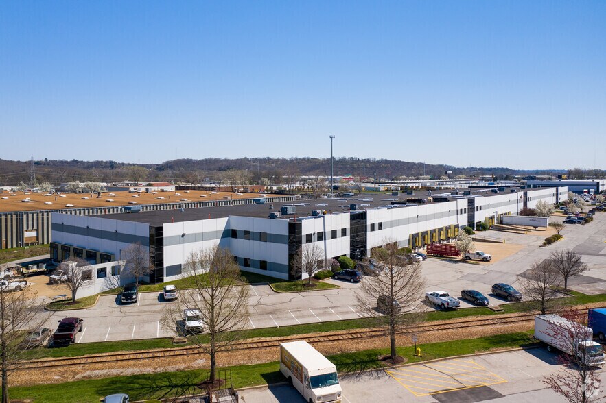 More Photos Of 2081-2089 Corporate 44 Dr, Fenton Warehouse For Lease