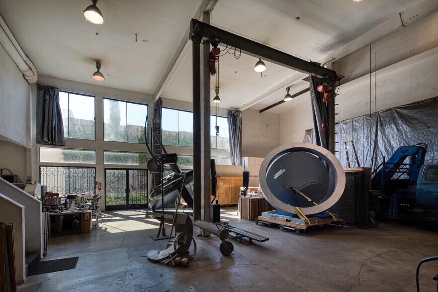 More Photos Of 250 Dore St, San Francisco Light Distribution For Sale