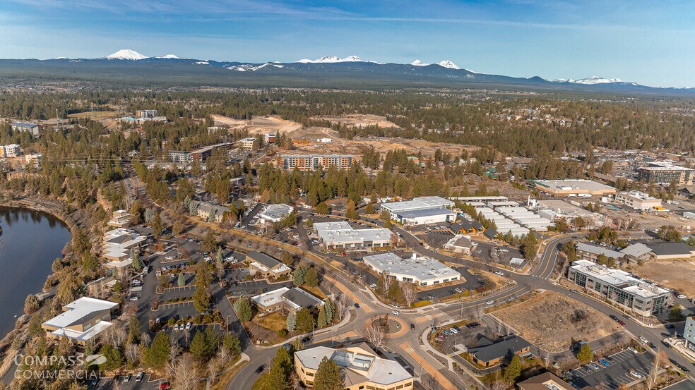 More Photos Of 1001 SW Emkay Dr, Bend Office For Sale