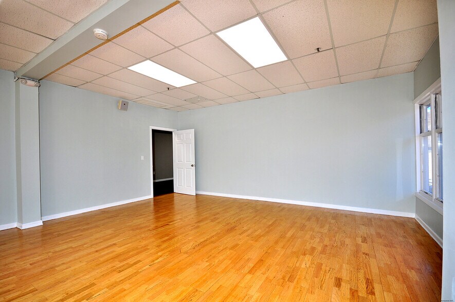 More Photos Of 75 Berlin Rd, Cromwell Medical For Lease