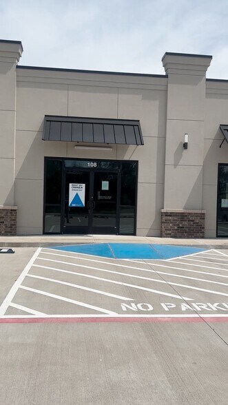 More Photos Of 15325 Summit Park Dr, Montgomery Storefront Retail Office For Lease