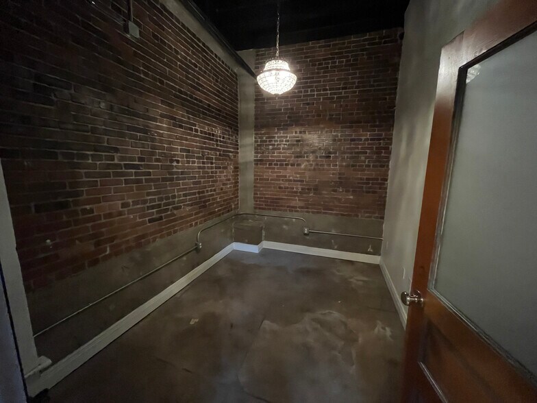 More Photos Of 28 E 16th St, Indianapolis Apartments For Lease
