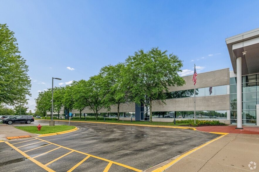 More Photos Of 3500 Packerland Dr, De Pere Office For Lease