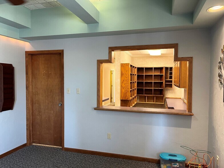More Photos Of 411 W 5th St, McCook Medical For Lease