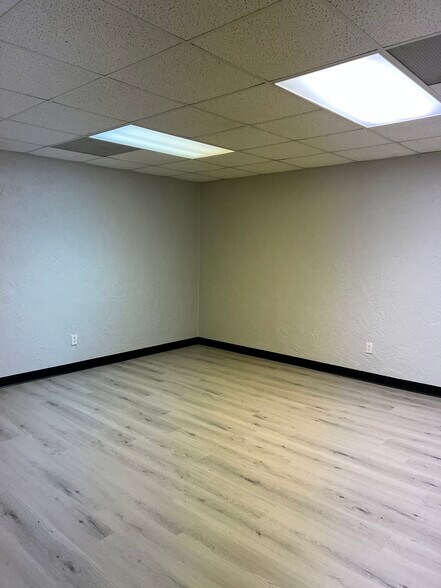 More Photos Of 529 Greene Ave, Green Bay Office For Lease