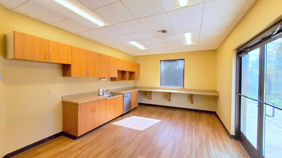 More Photos Of 3875 N Schreiber Way, Coeur d'Alene Warehouse For Sale