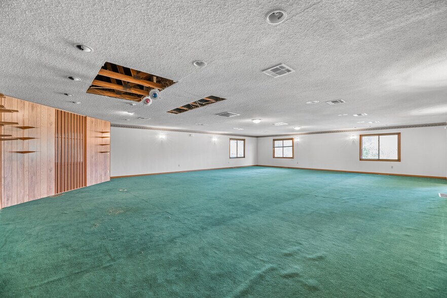 More Photos Of 106 Shadybrook Dr, Cheney Office For Sale
