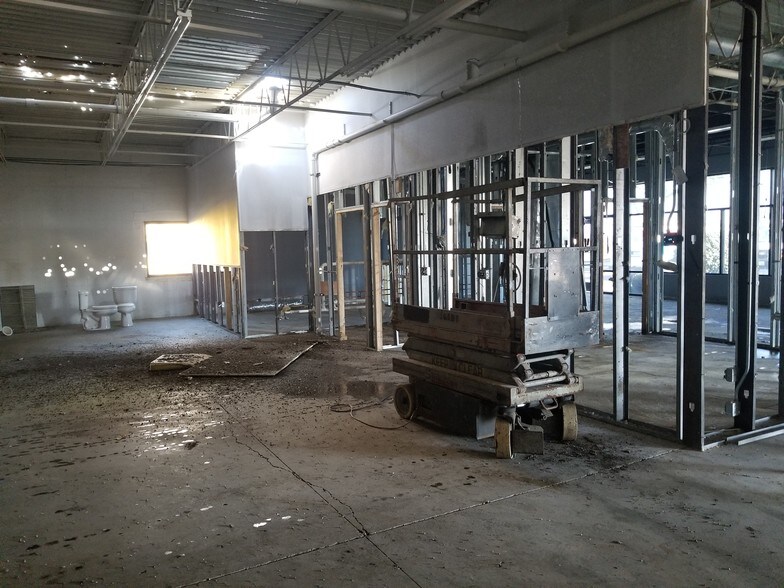 More Photos Of 8709 Pyott Rd, Lake In The Hills Distribution For Lease