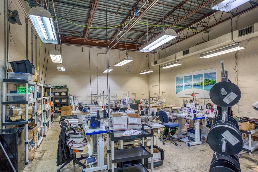 More Photos Of 1800 University Pky, Sarasota Warehouse For Sale