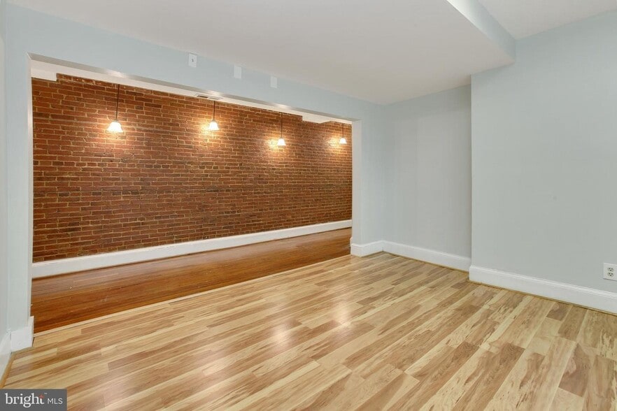 More Photos Of 10 W Madison St, Baltimore Office For Sale