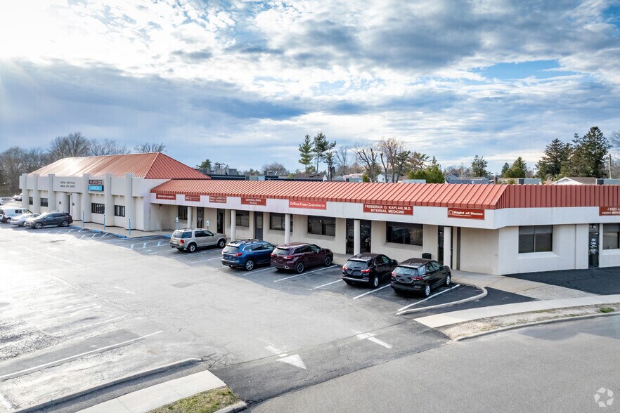 More Photos Of 700-760 Old Country Rd, Plainview Medical For Sale
