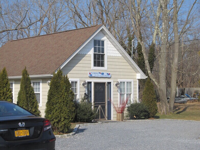 More Photos Of 591 Main St, Center Moriches Apartments For Lease