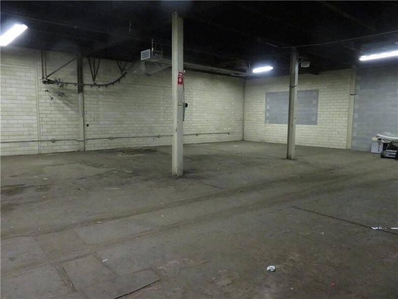More Photos Of 416 Pittsburgh Cir, Ellwood City Warehouse For Sale