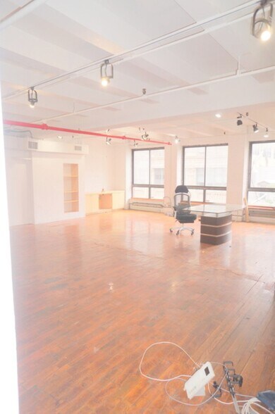 More Photos Of 30 Vandam St, New York Loft Creative Space For Lease