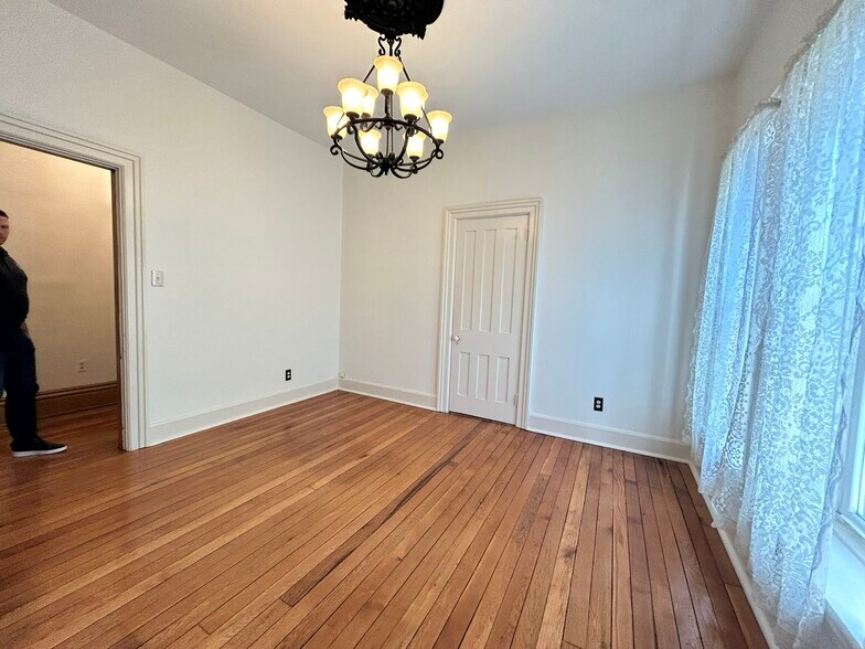 More Photos Of 126 W Church St, Newark Office Residential For Sale