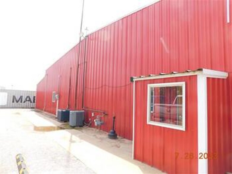 More Photos Of 110 W Twelfth St, Ringwood Warehouse For Lease