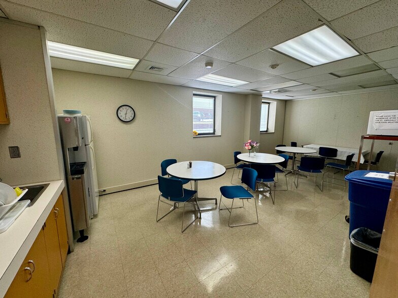 More Photos Of 112 6th St, Bristol Telecom Hotel Data Hosting For Sale