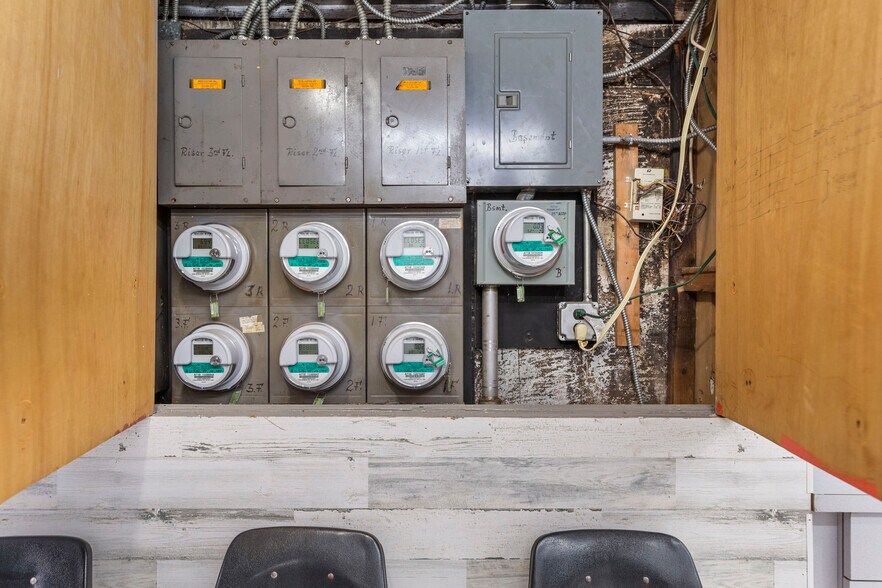 More Photos Of 81-38 Baxter Ave, Flushing Storefront Retail Residential For Sale