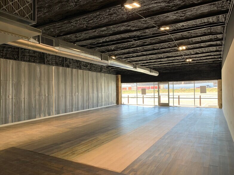 More Photos Of 3001 E Highway 199, Springtown Flex For Lease