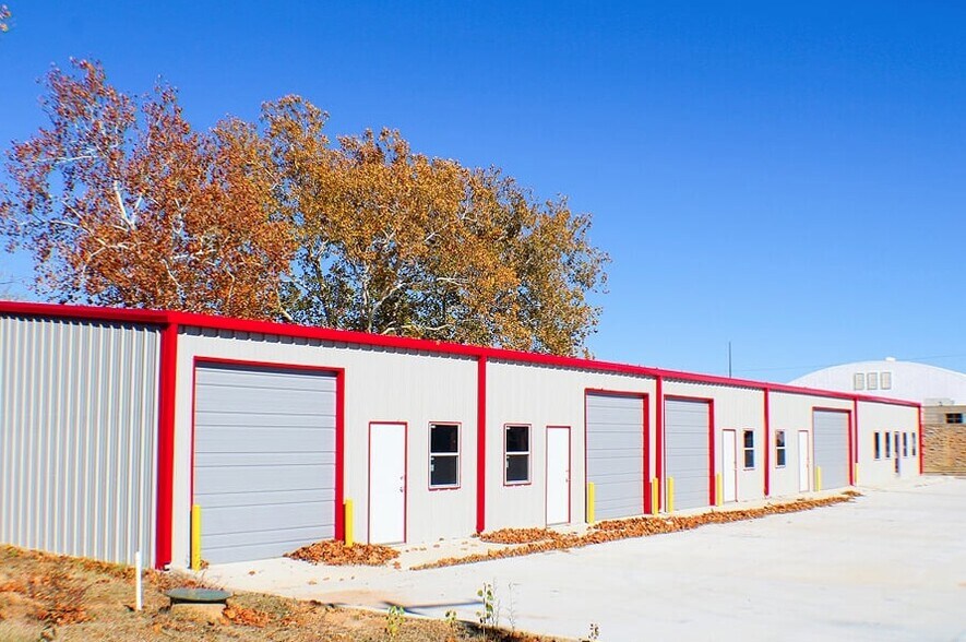 More Photos Of 607 S Lake Murray Dr, Ardmore Showroom For Sale