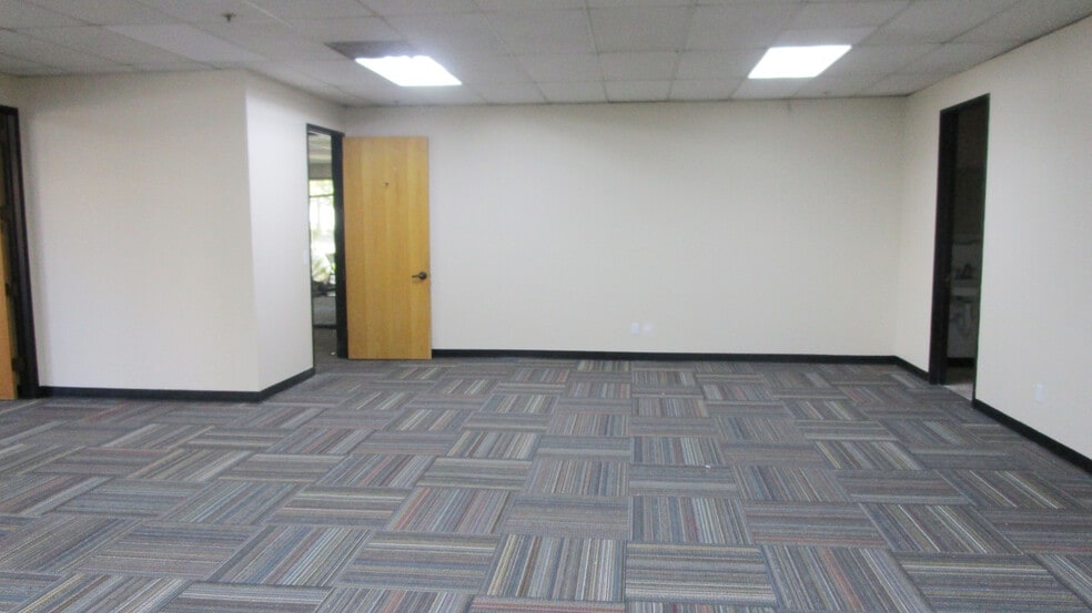 More Photos Of 6115-6125 State Farm Dr, Rohnert Park Light Manufacturing For Lease