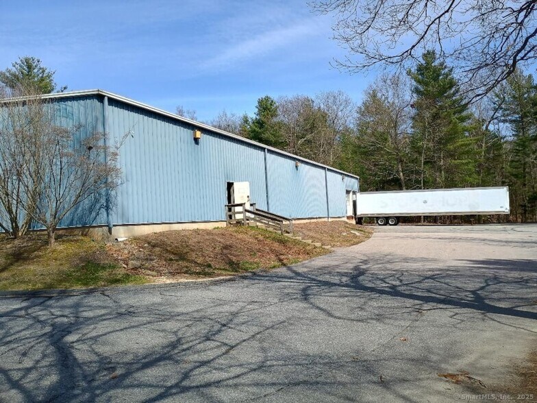 More Photos Of 122 Industrial Park Rd, Sterling Warehouse For Sale