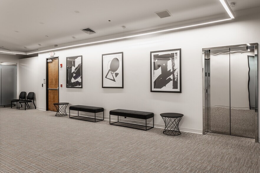 More Photos Of 555 E County Line Rd, Greenwood Medical For Lease