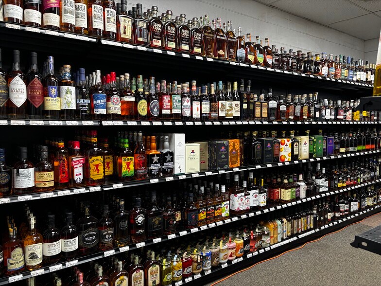 More Photos Of 529 Iris Dr, Sterling General Retail For Sale