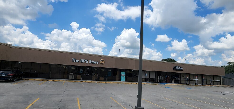 More Photos Of 3316 Highway 365, Nederland General Retail For Sale