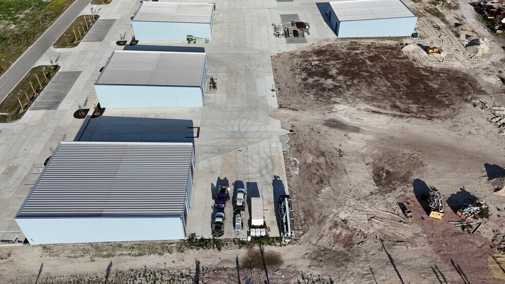 More Photos Of 8055 Ironside Dr, Fort Myers Unknown For Lease