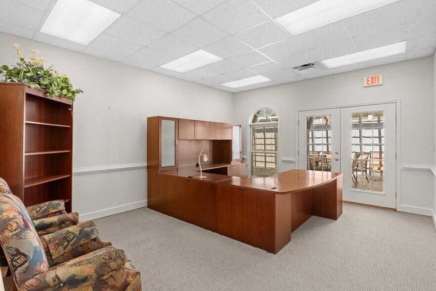 More Photos Of 1016 Everee Inn Rd, Griffin Business Park For Sale