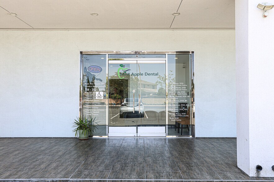 More Photos Of 12372 Garden Grove Blvd, Garden Grove Medical For Sale