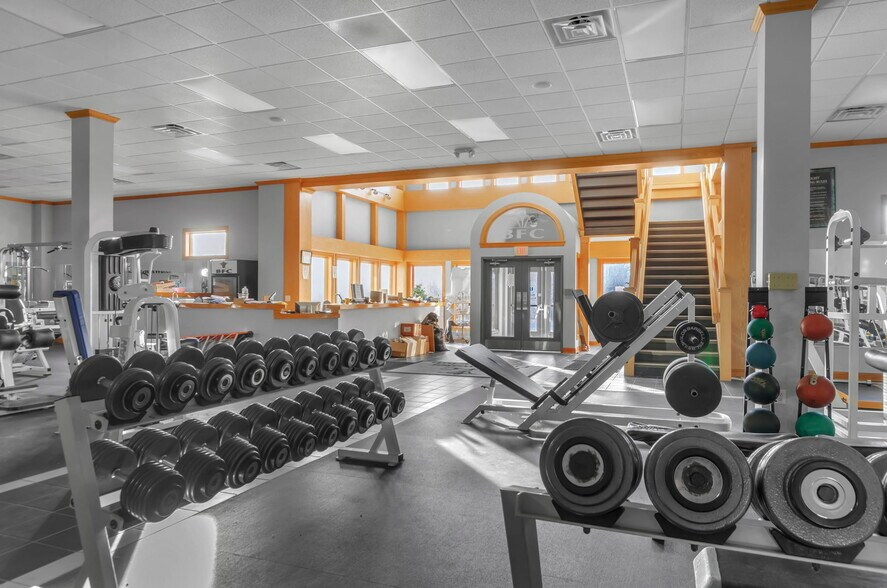 More Photos Of 1370 Exchange St, Alden Health Club For Sale
