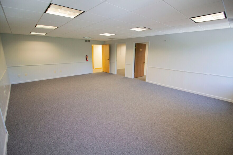 More Photos Of 3030 S 9th St, Kalamazoo Medical For Lease