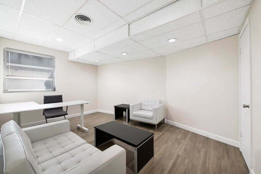 More Photos Of 1130 Bayview Dr, Fort Lauderdale Medical For Lease