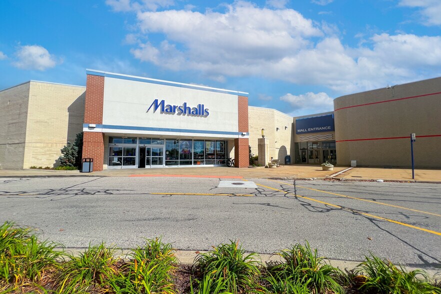 More Photos Of 4101 E Wilder Rd, Bay City Storefront For Lease