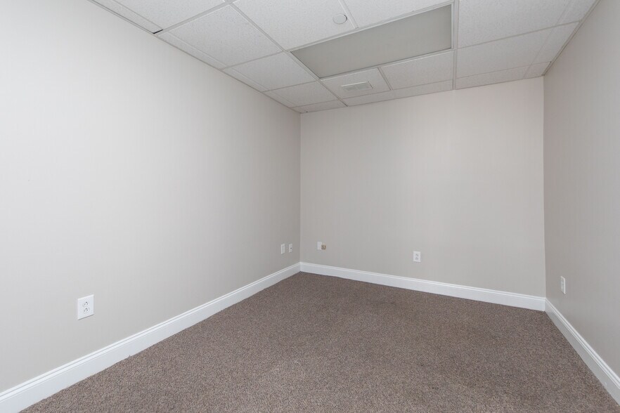 More Photos Of 555 Andorra Glen Ct, Lafayette Hill Apartments For Lease