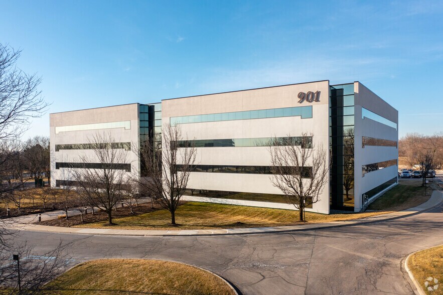 More Photos Of 901 Tower Dr, Troy Coworking Space