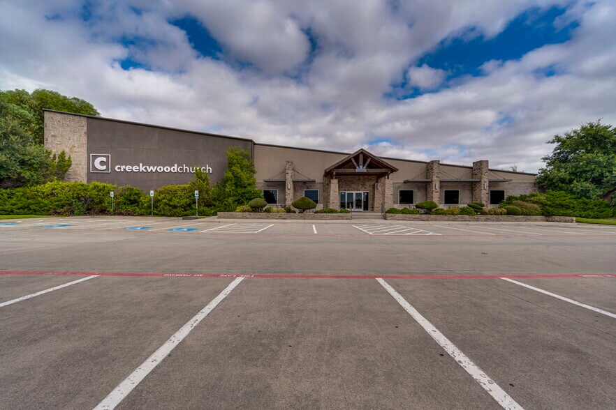 More Photos Of 260 N Miller Rd, Mansfield Religious Facility For Sale
