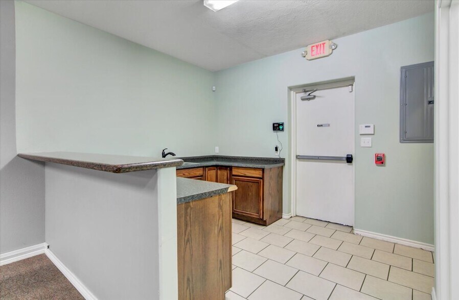 More Photos Of 3250 Central Mall Dr, Port Arthur Office For Sale