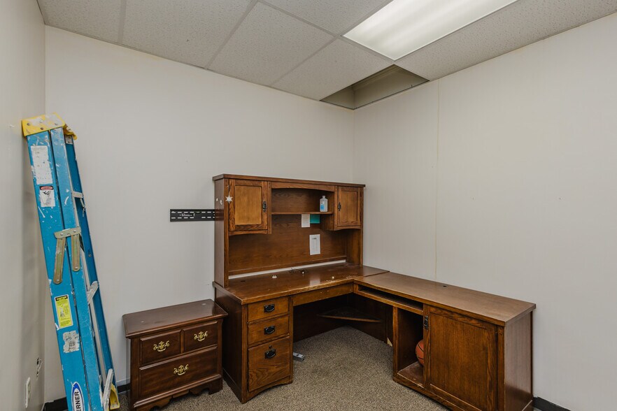 More Photos Of 724 N Main St, Newton Storefront For Sale