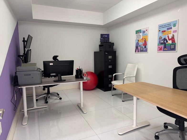 More Photos Of 1040 S Federal Hwy, Hollywood Office For Sale