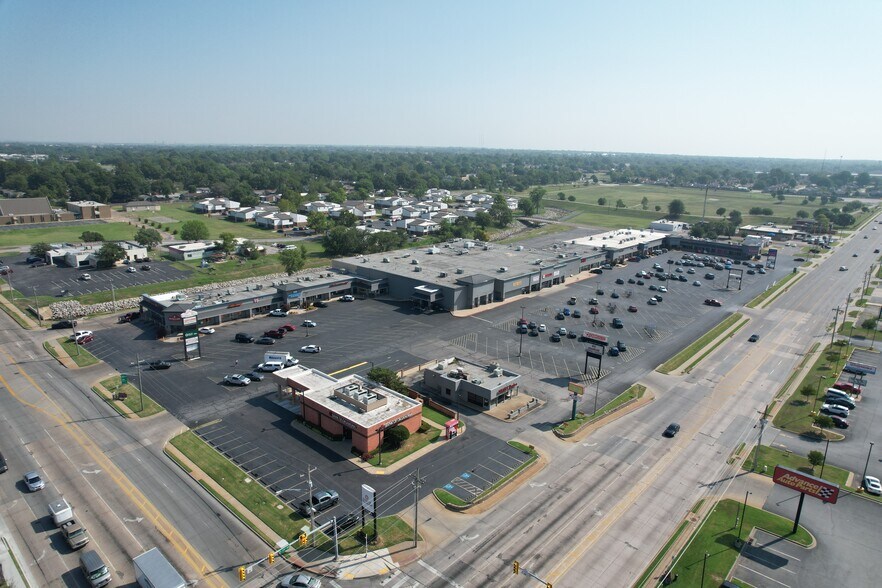 More Photos Of 11307 Garnett Rd, Tulsa Unknown For Lease