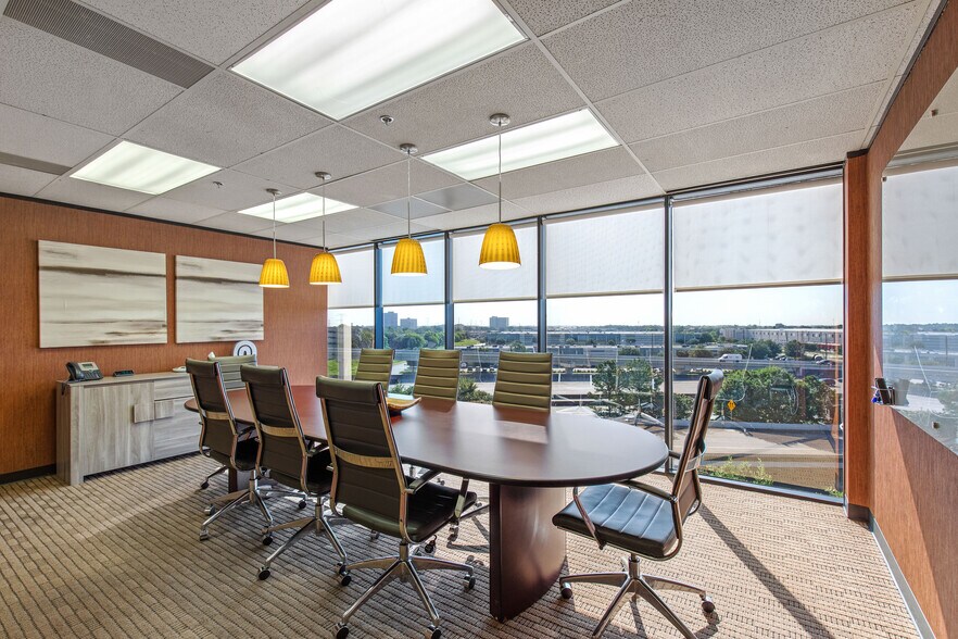 More Photos Of 11811 North Freeway, Houston Office For Lease