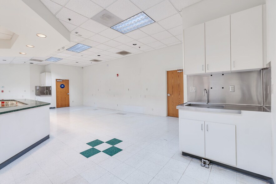 More Photos Of 222 I St, Los Banos Office For Lease